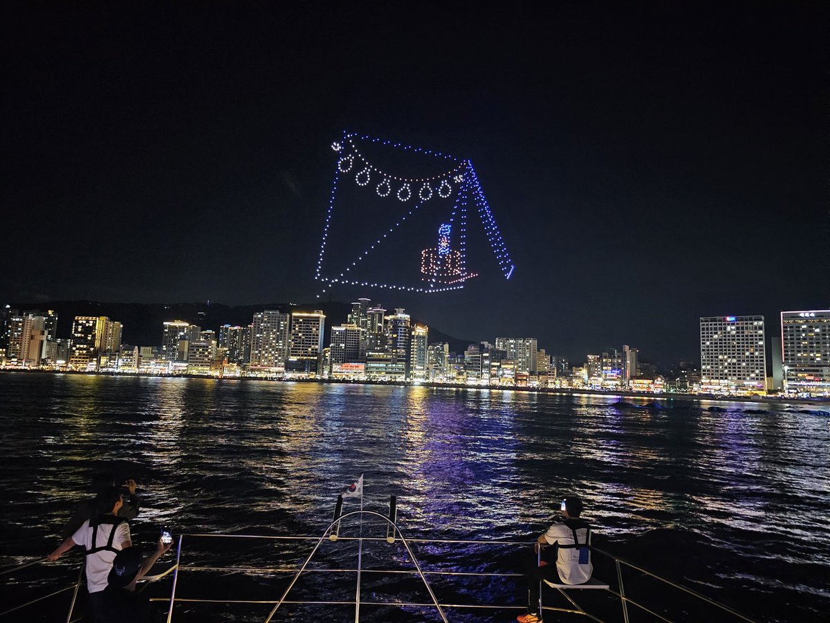 <a href="/g9m_gang/">고구마갱</a> 고구마절! 영도에서 고구마가 첫 재배되어따구. <a href="/ssszee_/">Szé</a> 작가팀 초대로 우리 문화기획팀 행복해지고왔습니다. <a href="/urbanjaedy/">ㅡ.,ㅡ</a>  갱 수장님의 흥넘치는 리더쉽 너무 좋았고.. 새벽두시까지 우리는 달렸다. 내안의 흥의 영혼이 깨워졌답니다. 그렇게 노래방과 놀기를 달리는데 안