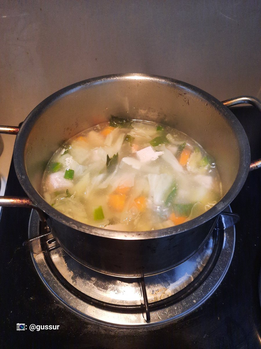 Masak sop tambahi geprekan jahe enak juga. Mari rolasan yang sudah lewat.