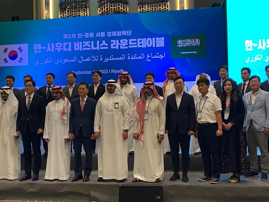 Diverse joins the shuttle group for Korea-Middle East economic cooperation

Sangyoon Lee, CEO of Diverse, a Korean company that directs the overall development of the Creta Platform, is the only Korean representative in the blockchain/metaverse field to attend

For more info: