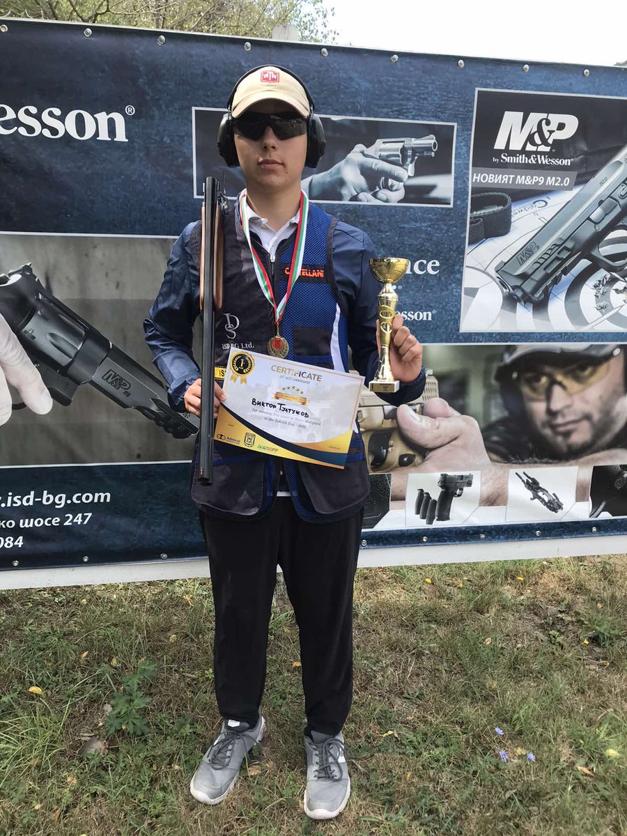 Sterling_Ammo's tweet photo. Bulgaristan Knezha Eyalet Turnuvası'nda sergilediği 71/75'lik mükemmel performansı ile Victor Tultukov'u tebrik eder, Sterling Skeet fişekleri tercih ettiği için teşekkür ederiz.

#sterling #ataarms #skeet @isd_bg https://t.co/nHVE9XcG8b