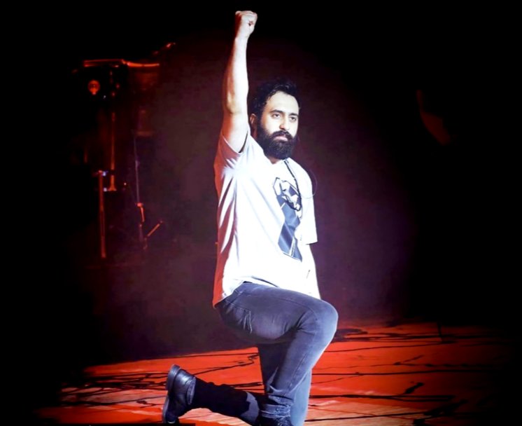 هیچ هنرمندی به‌ دلیل دفاع از حق و بازتاب صدای مردم نباید بازخواست شود. #مهدی_یراحی هنرمندی‌ست شریف که همواره در کنار مردم خود بوده و از دردها و رنج‌های آنان گفته. بیایید تا صدای مهدی یراحی باشیم.
#سازمان_صلح_طاهری