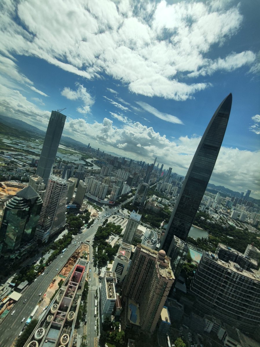 ShenzhenCity's tweet photo. Pic taken from Diwang Plaza in Luohu district in Shenzhen City.
#shenzhen #china #skyscraper #cityscape #guangdong #hongkong #pearlriverdelta #greaterbayarea #kpf #megatall #supertall #lookingup #dezeen #archdaily #skyline #urban https://t.co/v1InaJhT1m