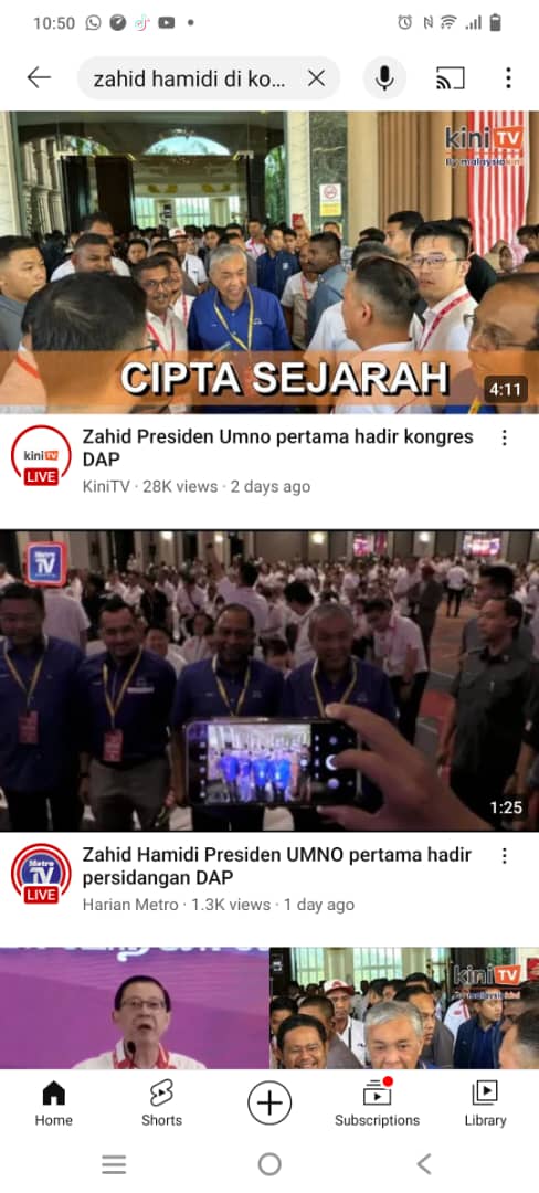 Bodoh punya Zahid Hamidi syok sendiri, kononnya terima tepukan paling gemuruh ketika dia menghadiri Konvensyen DAP.

Memanglah perwakilan DAP beri tepukan gemuruh, kamu sudah masuk perangkap mereka dan memperbodohkan diri sendiri.Hakikatnya, kamu cipta sejarah bodoh dan bangang!!