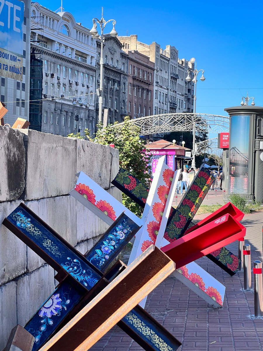 AnitaSt54984401's tweet photo. Despite the lurking terror
Kyiv stands rugged and tall
Reflecting tradition
Making these tank traps
Into objects of beauty
💙💛

📷 @strategywoman

#weirdmicro
#turningthephrase
#fireworks280
#prompt
#writingcommunity https://t.co/rsVXSPaqrU