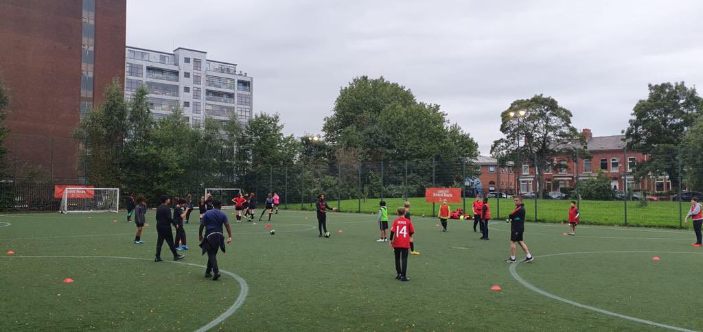 CARRICK’S STREET REDS IS BACK! 🔴⚫️ Our sessions kicked off again last night following the summer holidays ⚽️ It was great to see so many familiar faces and lots of new ones too. 😃 If you’re interested in getting involved check out our website for more info ⭐️ @MU_Foundation