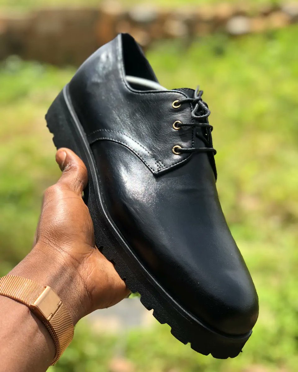 This the very dark man that'll make you not to fear women. Buy and own a pair for yourself today.

#madeinjos
#josshoemakers
#peejayfootwears