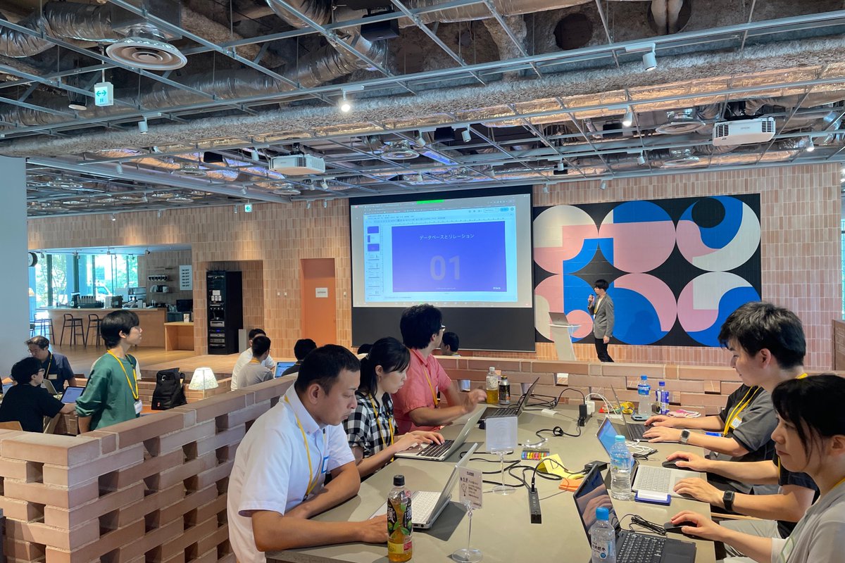 enjoy_pda's tweet photo. 【#大阪公立大学 presents データ利活用やってみよう!#ハッカソン 2023】
#NoCodeJapan 株式会社さまにレクチャーいただき、
コーディング不要でスマホアプリが開発できる
#ノーコード ツール #Click の開発方法をみんなで学んでいます💻✨
#enjoy_pda #大阪 #京橋
#OMU
#QUINTBRIDGE https://t.co/nezgmEENuk