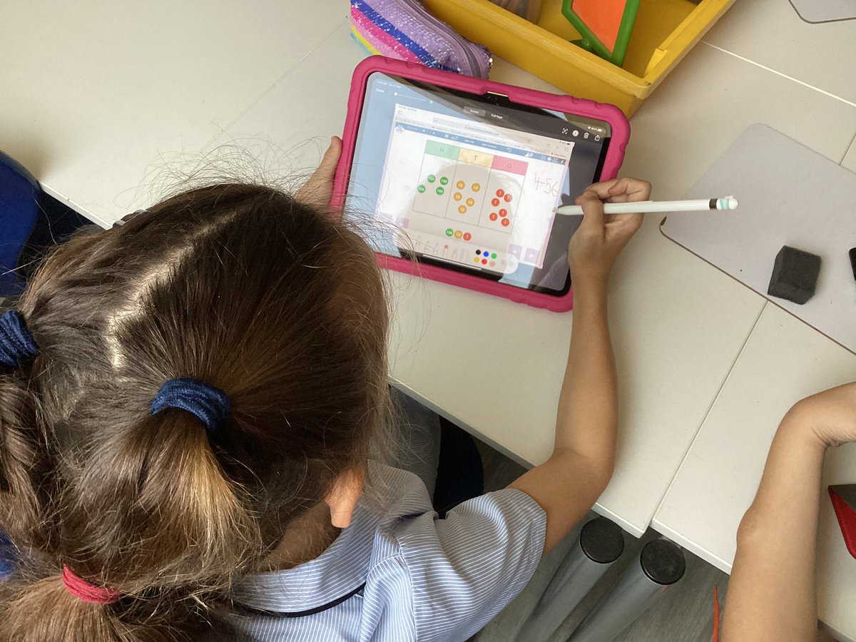 JESS Primary Year 3 (@jessprimaryyr3) on Twitter photo We have been using the <a href="/WhiteRoseMaths/">White Rose Maths</a> place value charts to help to create 3 digit numbers. #JESSPriMaths We have been using the <a href="/WhiteRoseMaths/">White Rose Maths</a> place value charts to help to create 3 digit numbers. #JESSPriMaths