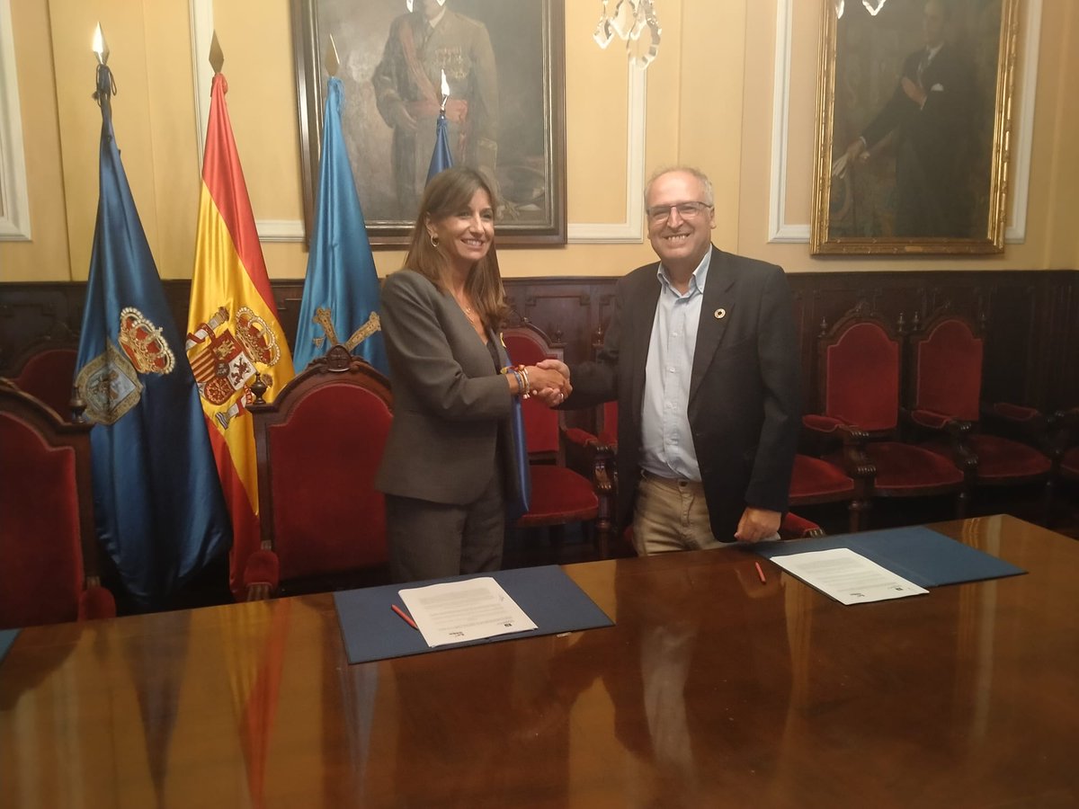 Firmado convenio con la concejala de Economía del Ayuntamiento de Oviedo, Leticia González,dentro del <a href="/OviedoIncluye/">Oviedo Incluye</a> ,para ayudar en la formación y el empleo a personas en riesgo de exclusión <a href="/ADEIPA/">ADEIPA</a>