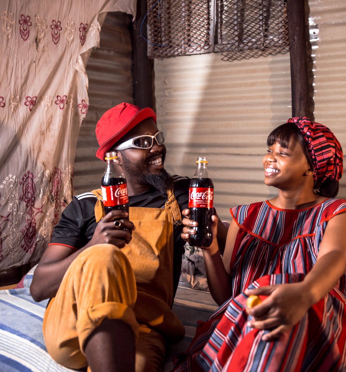 Zee_Bee_Yemwene's tweet image. Spread the love and share the Real Magic! 💫 Text the unique code under the YELLOW bottle cap to 45845 for just N$1.00 and stand a chance to WIN amazing prizes! 🎉 #RecipeforMagic #CocaCola #RealMagic @CocaCola 

📸: @kassimogul