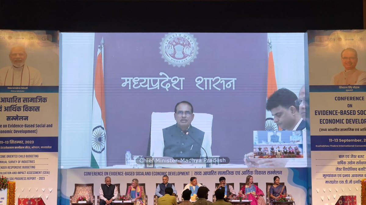 "AIGGPA में मूल्यांकन एवं प्रभाव आकलन केंद्र के शुभारंभ से हमारा समर्पण एक उज्ज्वल भविष्य के प्रति है। यह सिर्फ आंकड़ों और सांख्यिकी के बारे में नहीं, बल्कि शिक्षा, नीति, और जनता के बीच संबंध बनाने के बारे में है।"
- <a href="/CMMadhyaPradesh/">Chief Minister, MP</a>, श्री शिवराज सिंह चौहान, मुख्यमंत्री