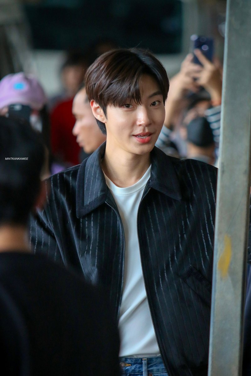 mintkankawee's tweet photo. หล่อที่สุด หัวใจพี่เสือ 💜

#WelcomeHwangInYoupToThailandAgain
#วันนี้ประเทศไทยมีอินยอบอีกแล้ว
#Piaget #PiagetxHwangInYoup
#MaisonOfExtraleganza 
#ฮวังอินยอบ #HwangInYoup 
#황인엽 https://t.co/ur4yJlSPnB