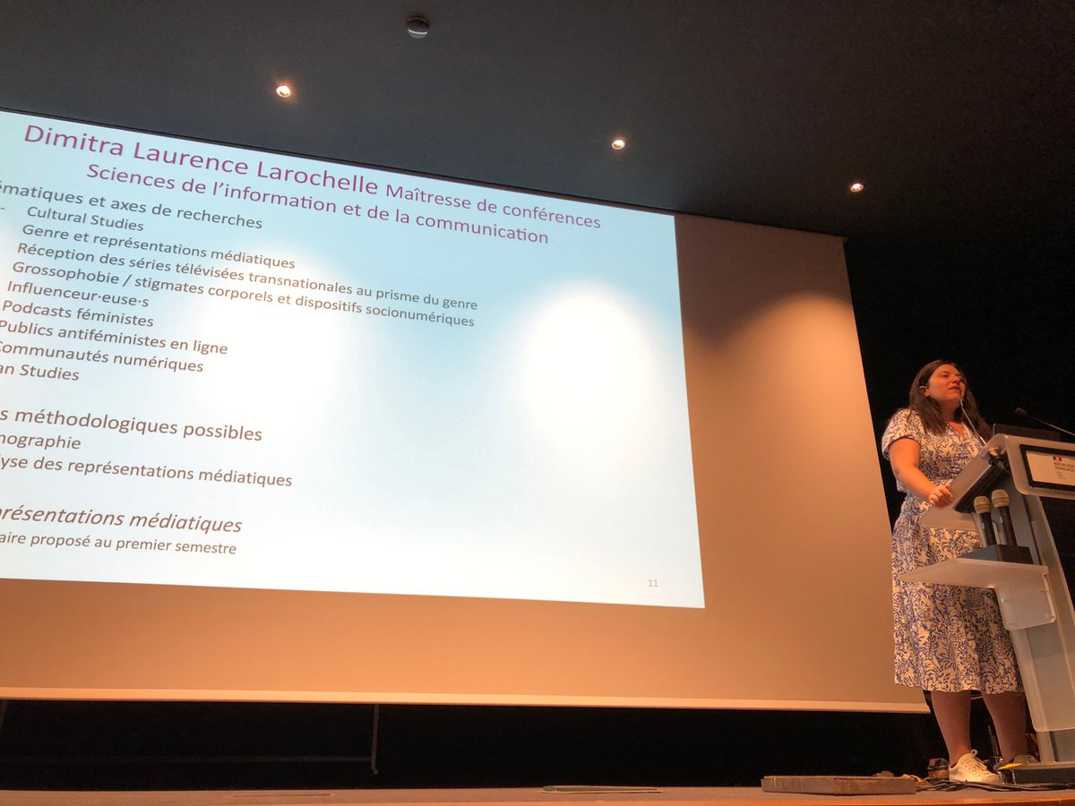 LarochelleDL's tweet photo. Hier, c'était la réunion de pré-rentrée pour les étudiant.e.s du M1 Info-Com à @Sorbonne_Nvelle ! Tellement ravie de retrouver les étudiant.e.s dans les amphis ! Bonne rentrée à toutes et à tous 🌻 https://t.co/Ep5JGLcPWx