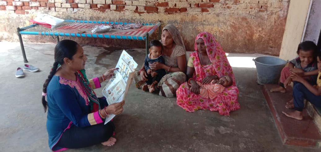 સિદ્ધપુર ૧ માં પોષણમાસ ઉજવણી દરમિયાન   દરેક કેન્દ્રોમાં આંગણવાડી કાર્યકર બહેન દ્વારા ગૃહમુલાકાત કરી લાભાર્થીઓને ૬   માસ સુધી બાળકને માત્ર સ્તનપાન કરાવવું. તેના વિશે ટેકઅવે દ્વારા સમજ આપેલ.