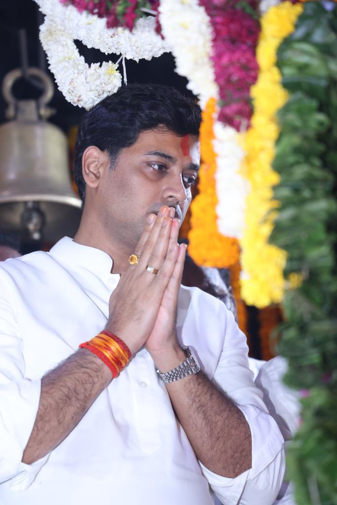 Youth4Shrikant's tweet photo. श्रावणी सोमवारचे औचित्य साधून डॉ श्रीकांत शिंदे यांनी मुख्यमंत्री श्री एकनाथ शिंदे साहेबांसोबत श्री क्षेत्र भीमाशंकर मंदिरात जाऊन भगवान शंकराचे मनोभावे दर्शन घेऊन पूजा केली. 

#DrShrikantEknathShinde #Shivsena #harharshankara  #maharashtra

@DrSEShinde https://t.co/NPF0qTHBfs
