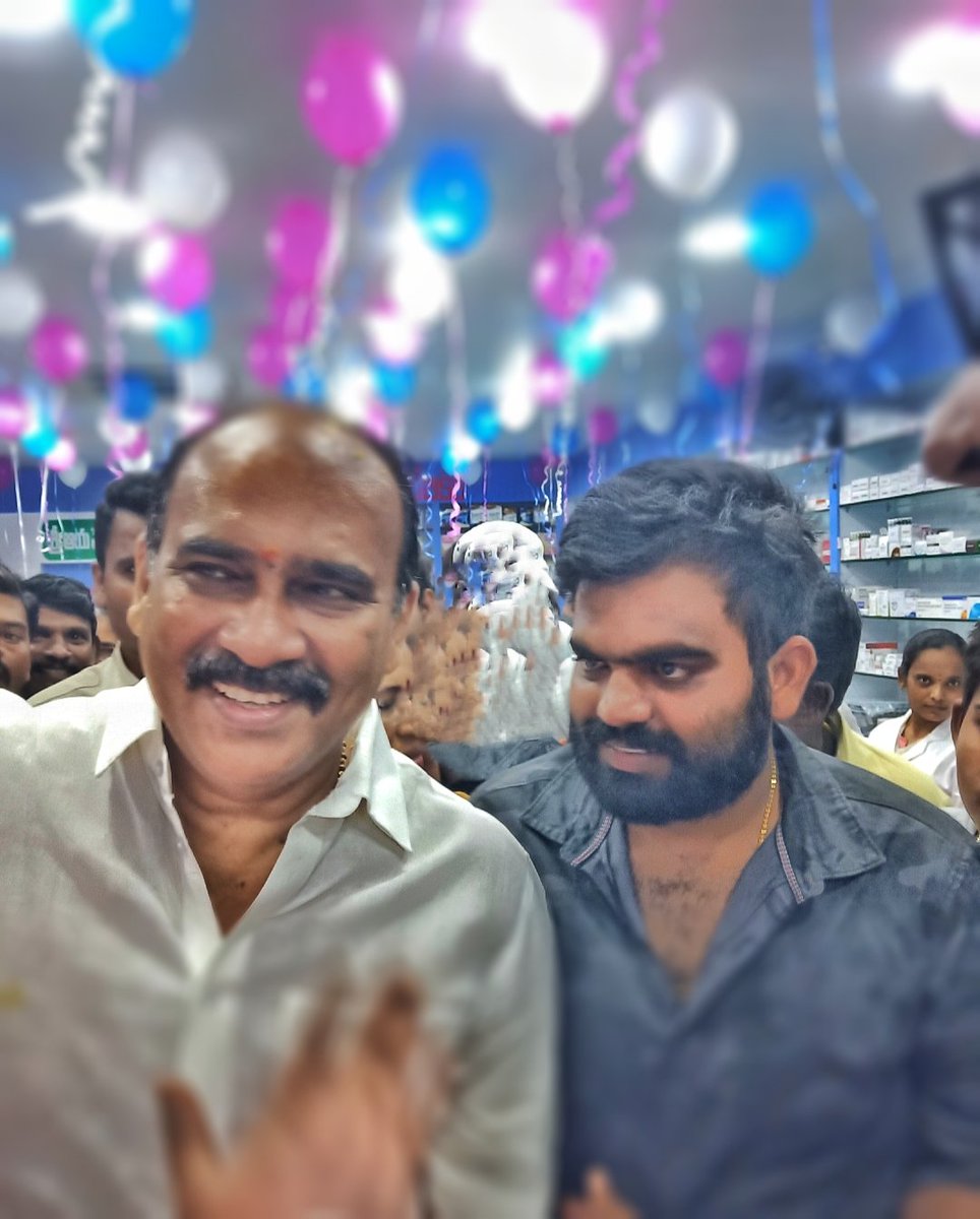 VMMRYSRCP's tweet photo. #YSRCP #YSRCPITWING #Vmmrteam #ysrcpvmmrteam #ongole #pamur #youthleader #bbtvi #YSJagan #vakamallamadhanmohanreddy
#pamuryouthleader @balineni_vasu @ysjagan @YSRCParty #kangiri https://t.co/4KW589eO6z