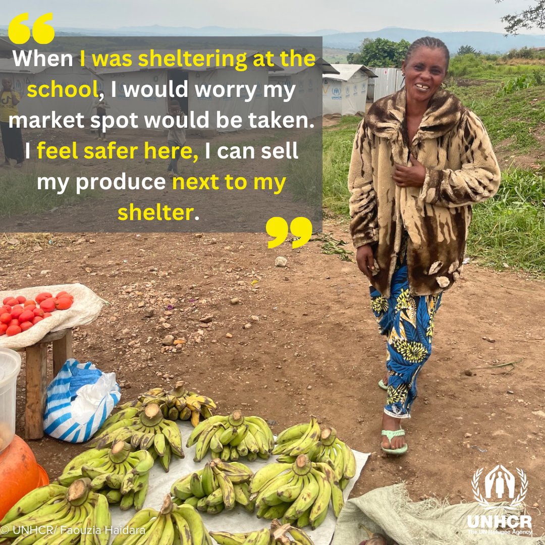 UNHCR_DRC's tweet photo. 📍Ituri Province, #DRCongo 🇨🇩
Since her relocation to the #Kibonge displacement site, Sarah has had the assurance of her own shelter allowing her to sell fruit 🍌🍍& vegetables 🥕🍅 in confidence and to school her children 🧑🎓 https://t.co/MdHYbnG3bt