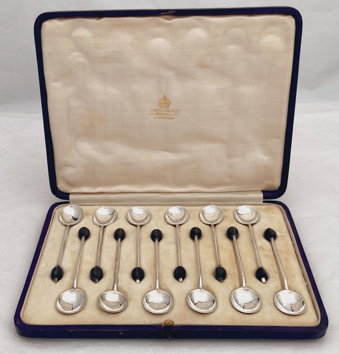 BassetlawA's tweet image. A George V cased set of twelve silver coffee bean spoons. Hallmarked for Sheffield 1914 by Asprey &amp;amp; Co. Ltd. #silverspoons #Asprey #antiques