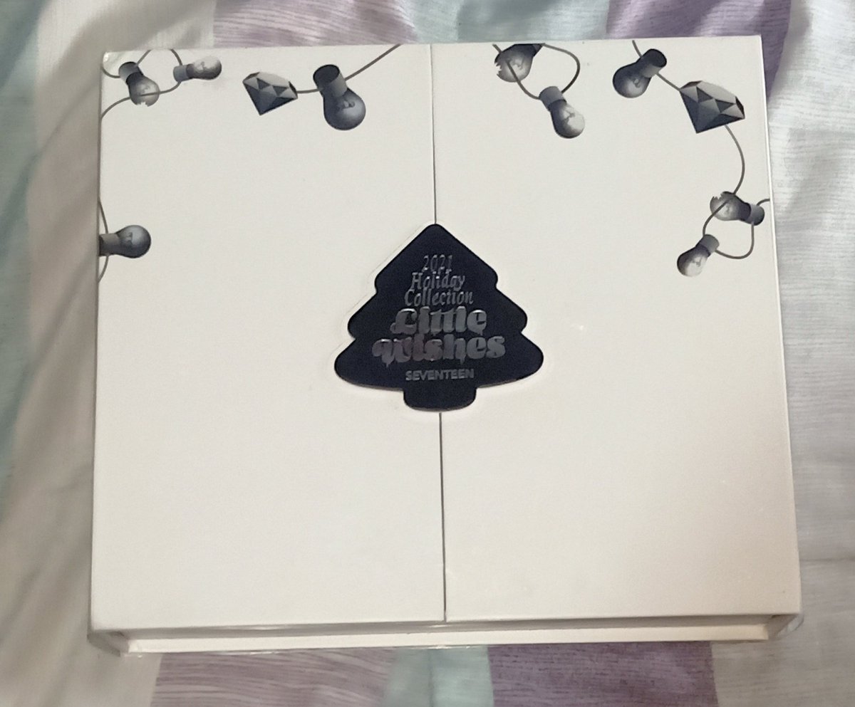 s0LWo0sHi's tweet photo. SEVENTEEN 2021 Holiday Collection : Little Wishes &amp; Muffler (BLK)

P2400 ea

*Box complete, sealed inclusions
❌ - sensitive buyers, minor dents on box, inclusions are mint

*Muffler only, not used
damaged sticker on original plastic

tags: svt, vernon, wonwoo, hoshi, ph https://t.co/X6lOC4CVMw