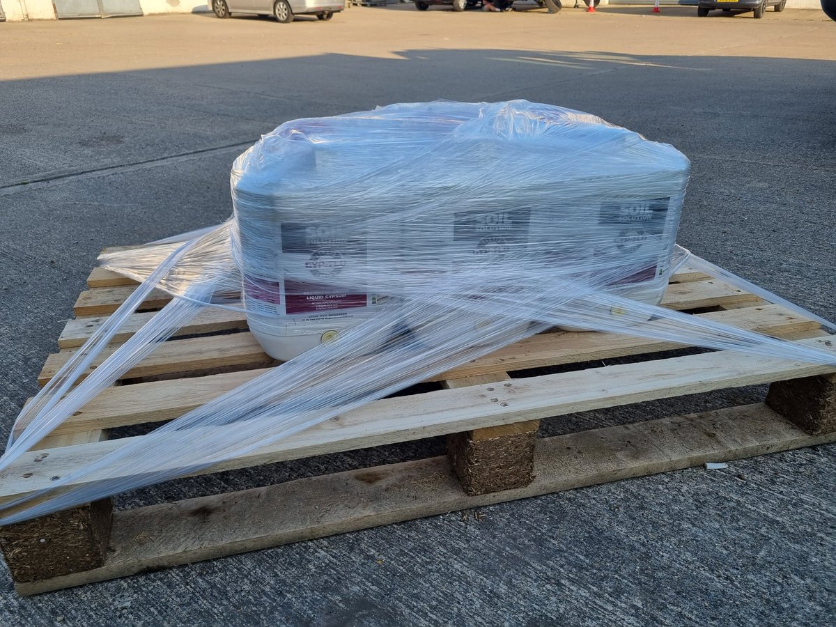 #GYP-FLO and our organic #ChampioN off to floculate greens and improve plant strength #workingwithnature