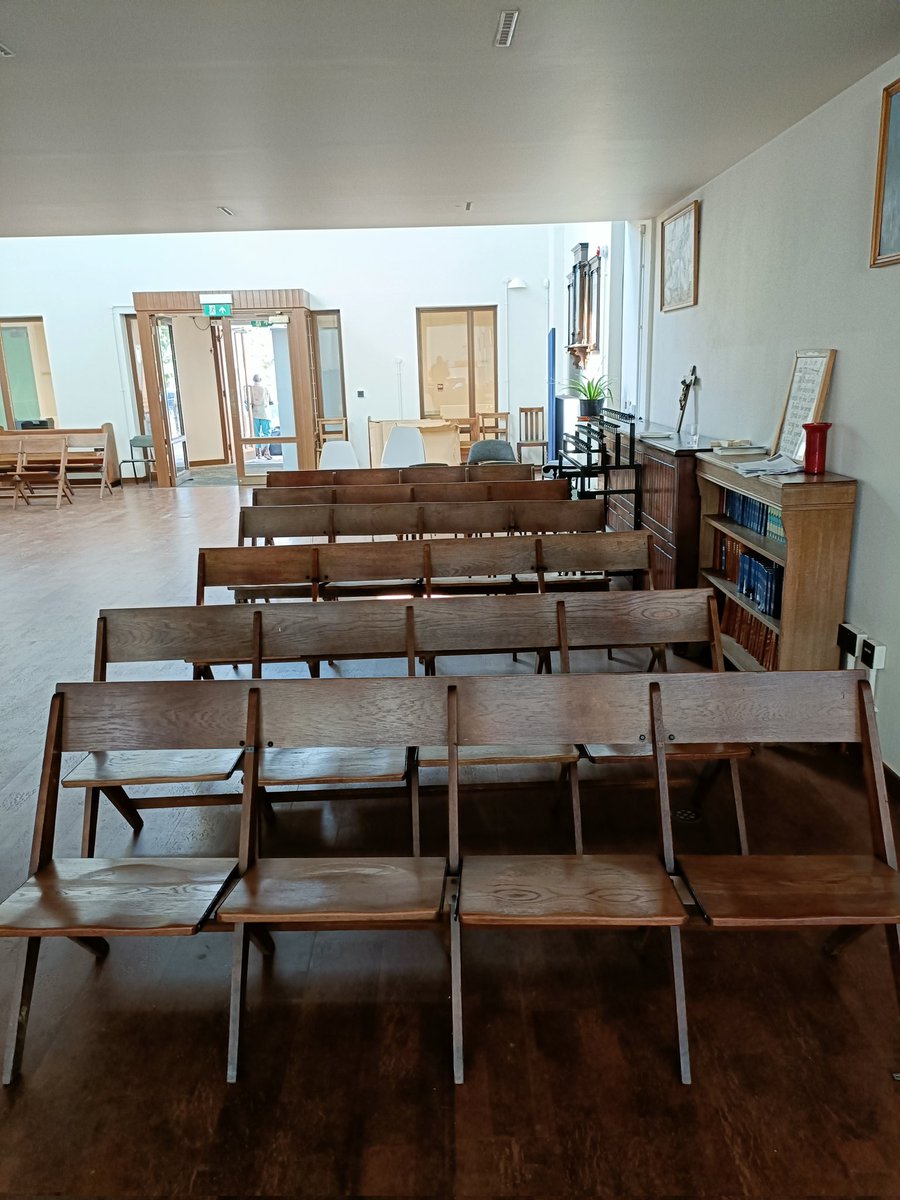 SSPJTottenham's tweet photo. We are looking to get rid of these theatre style pews bought in the 1930s if anyone would like to make an offer for them or knows anyone who would like to make an offer for them. They need to go fairly quickly as new chairs are arriving soon. Many thanks. 🙏🏽 https://t.co/hnwamrJaj7