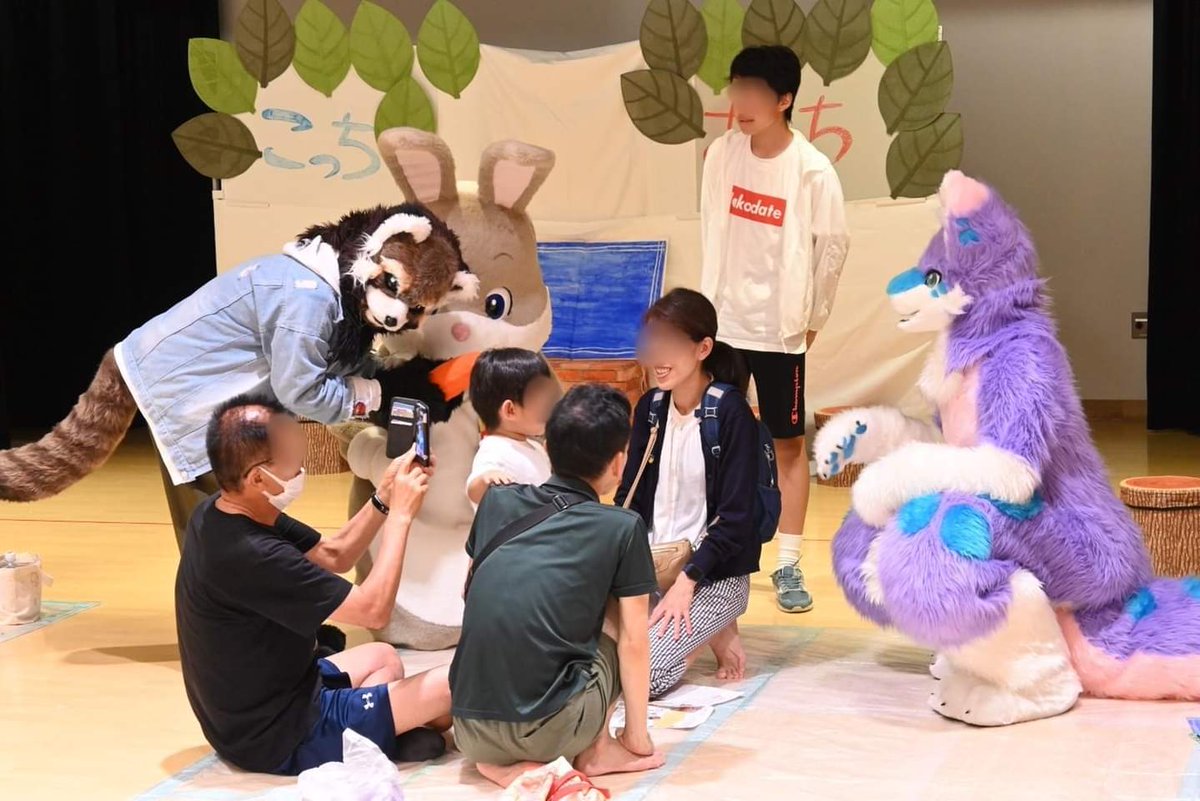 wisteriak9's tweet photo. July 16, 2023
#ショッコランのおはなしの森 #風のかくれんぼ ①

#ショッコラン @info_shokran
#アリィ #チャオ #マーチェ @alii_ciao
#どんちゃん @Donn_Chann 
#森乃苺 @drsmaster
#ヒックリー 
#ウィステリア
#livecharacter https://t.co/a4PmcwRmtP