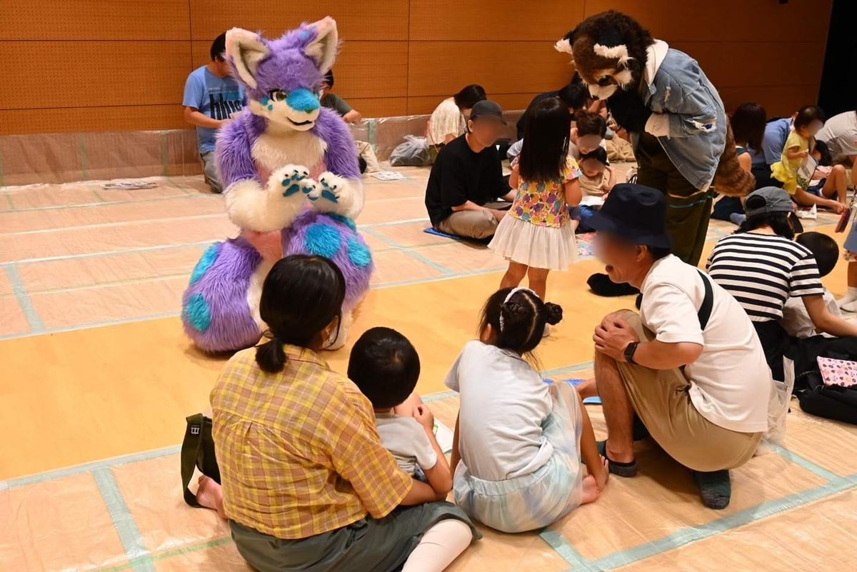wisteriak9's tweet photo. July 16, 2023
#ショッコランのおはなしの森 #風のかくれんぼ ①

#ショッコラン @info_shokran
#アリィ #チャオ #マーチェ @alii_ciao
#どんちゃん @Donn_Chann 
#森乃苺 @drsmaster
#ヒックリー 
#ウィステリア
#livecharacter https://t.co/a4PmcwRmtP