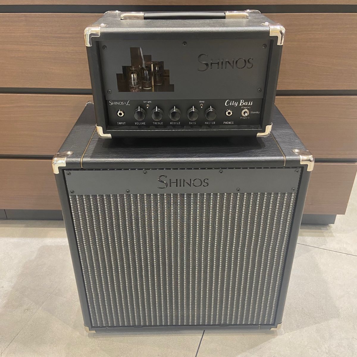 shimamusic_used's tweet image. 【中古注目入荷情報！】COCOSA熊本店

SHINOSの大人気ベースアンプCity Bass Headとキャビネット、他アクセサリー類のセットが中古で！

個人的にめちゃくちゃ気になるアンプなのですが弾く機会がなく・・・いずれ弾いてみたい（　＾ω＾）

 #島村楽器 #SHINOS #中古楽器 

digimart.net/cat12/shop5085…