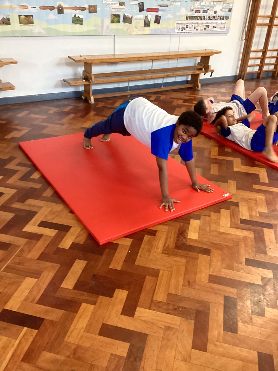 HotShotsSTM2020's tweet image. We enjoyed our first PE lesson. We worked on our symmetrical and asymmetrical balances. #stmpe