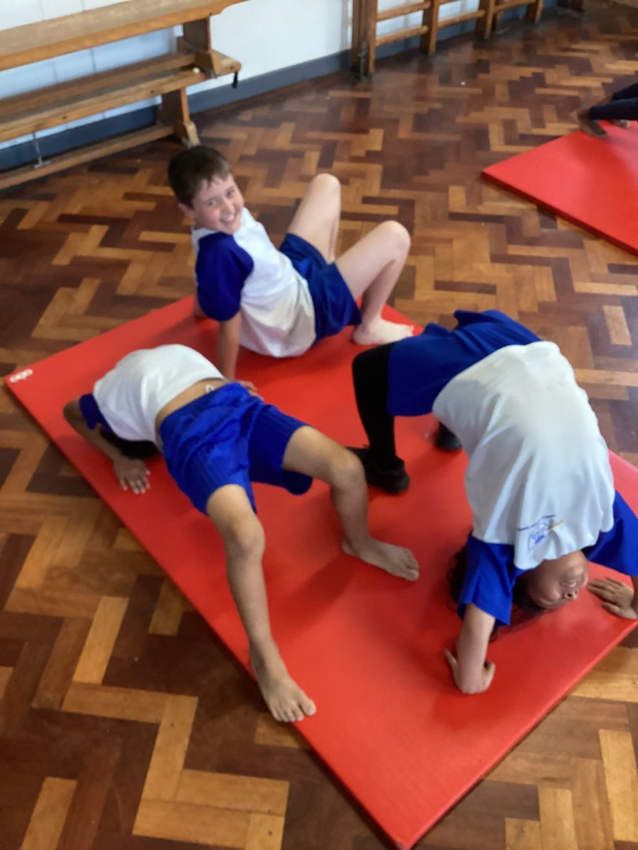 HotShotsSTM2020's tweet image. We enjoyed our first PE lesson. We worked on our symmetrical and asymmetrical balances. #stmpe