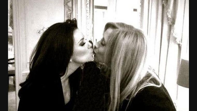 Lezceleb's tweet photo. Eva Longoria &amp; Lara Fabián (belgian singer) https://t.co/0EuxvgRNXo