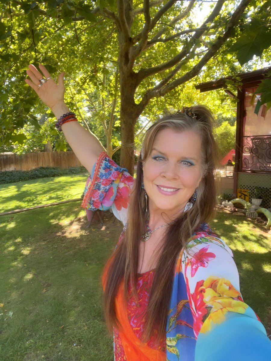I stand in my turquoise power, and I claim what I deserve! Without fear, without shame, without guilt! I am blessed 😇 because I deserve it! 💗And so it is! Thank you 🙏 🐉🧚‍♀️🦋☮️☯️💗💃🏼🐿️🦄
#PersonalSpaceMatters
#spiritualcheerleader
#peaceofmindmatters
#gardensanctuary
#grateful
