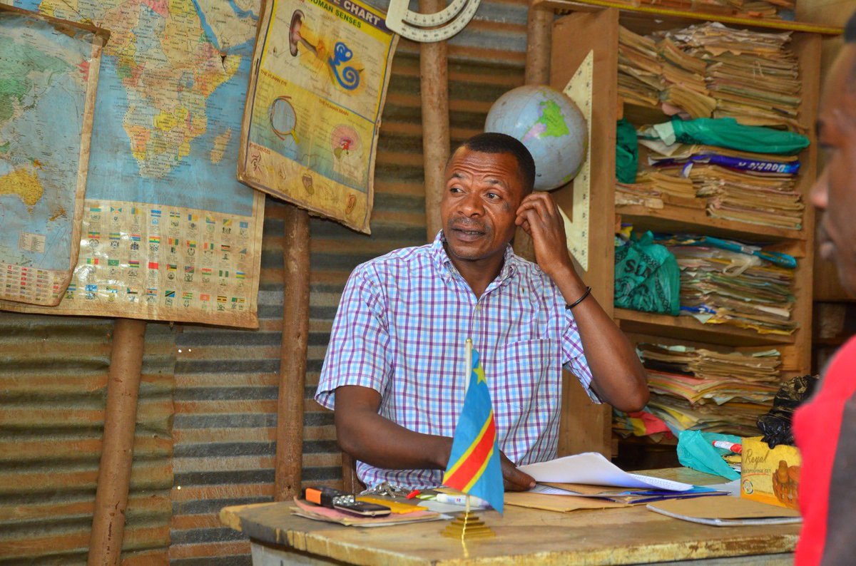 vk_pourlavie's tweet photo. #RDC :Sous le haut patronage du Président Fondateur de l'association @LeloYaBiso , le Camarade @didier_kamerhe , à lancé un projet de scolarisation dans le KAMISIMBI, pour donné accès au système éducatif prône par le chef de l'état @fatshii13, 150 élèves scolarisé. @JuvenalNtumba https://t.co/mt2eNua47A