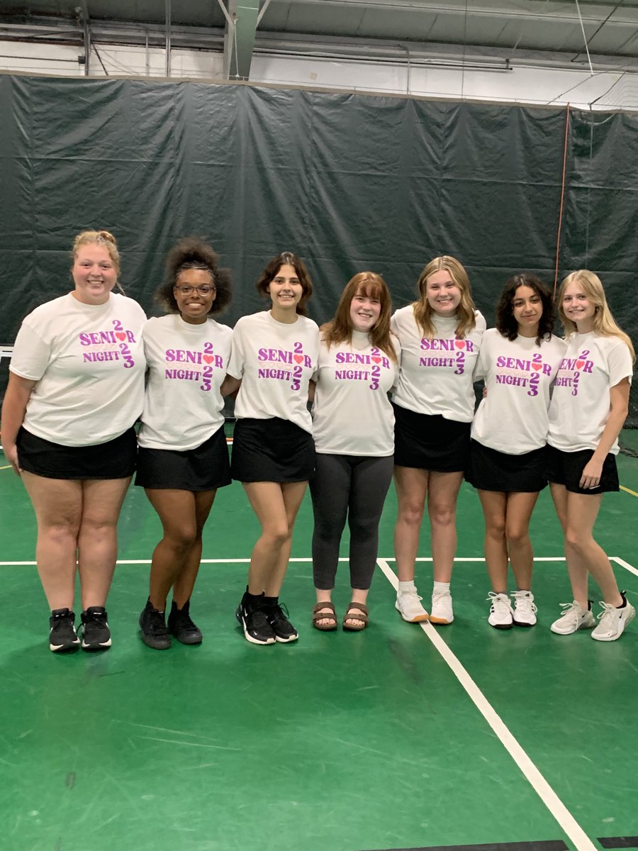 Congratulations to our FHS Girls’ Varsity TENNIS TEAM @ Seniors Night. So grateful to their parents and friends who have supported them throughout their years in FSD.