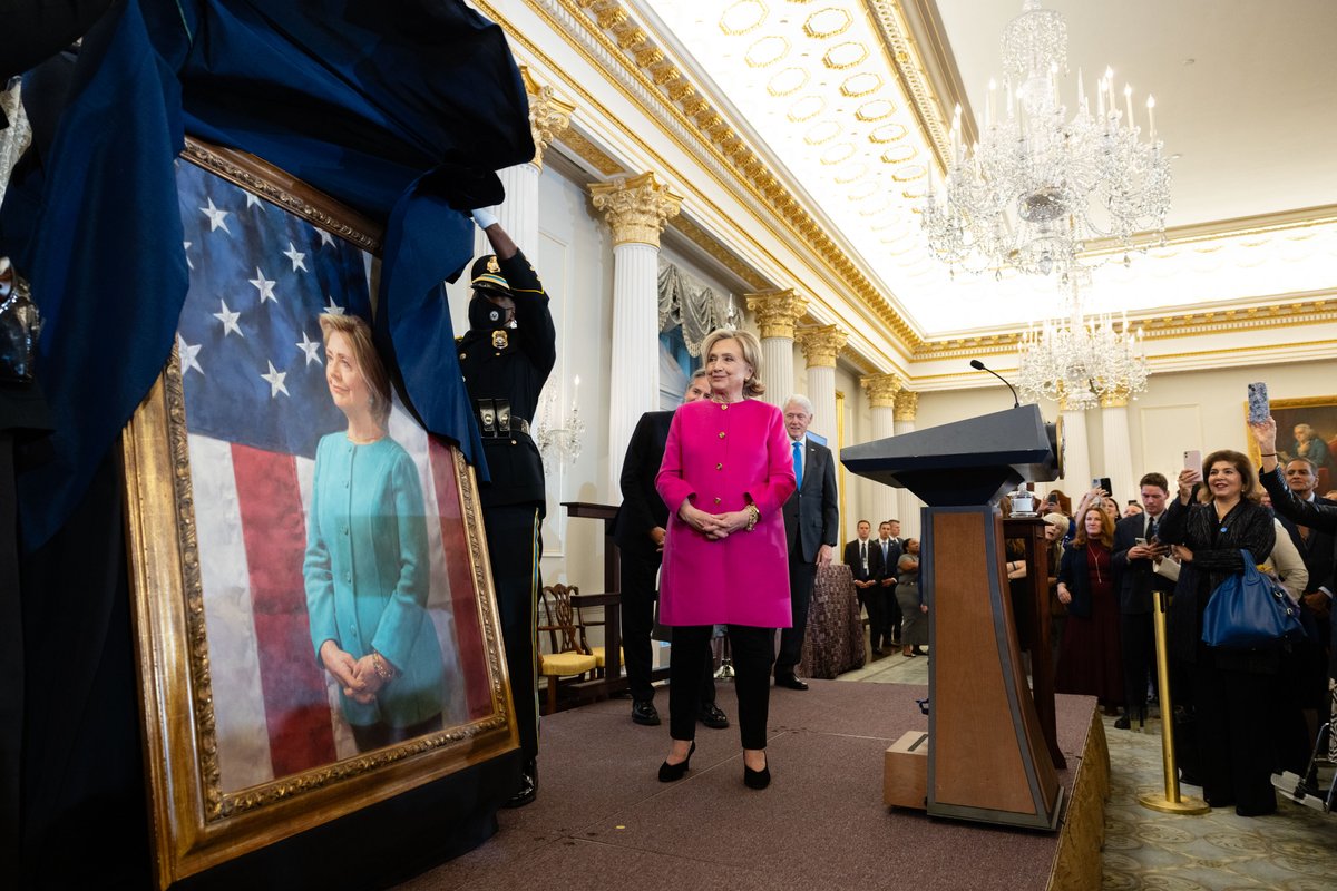 Madam Secretary @HillaryClinton, welcome back. The legacy of your service to the nation and people has been memorialized by this official portrait that now joins our other former Secretaries of State in its place of honor @StateDept.