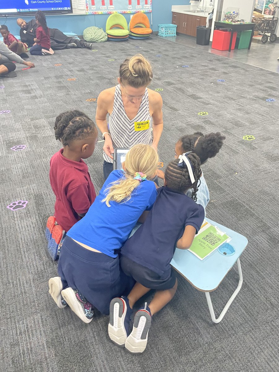 #FuninKinderFriday We love our STEAM engagement days at JMA!  This is a time for Kinder families to come to participate in our hands-on learning activities alongside their Leader.  🍎🍏 Thank you to all who supported our apple STEAM day #STEAMengagement