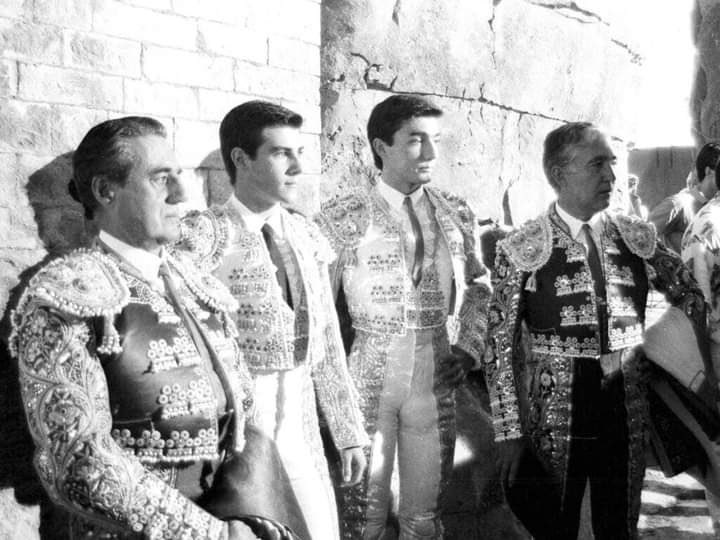 Feliz aniversario de alternativa papá! 🤍