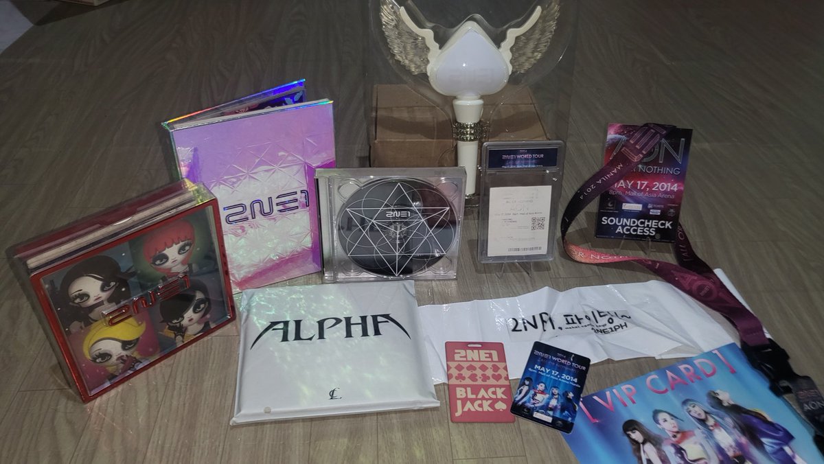 toasted_hero's tweet photo. Just got my ticket holder for my 2ne1 ticket! ❤️ #blackjackforever #2ne1 What do you think of my 2ne1 collectibles? #kpop https://t.co/EeV6esZoHG