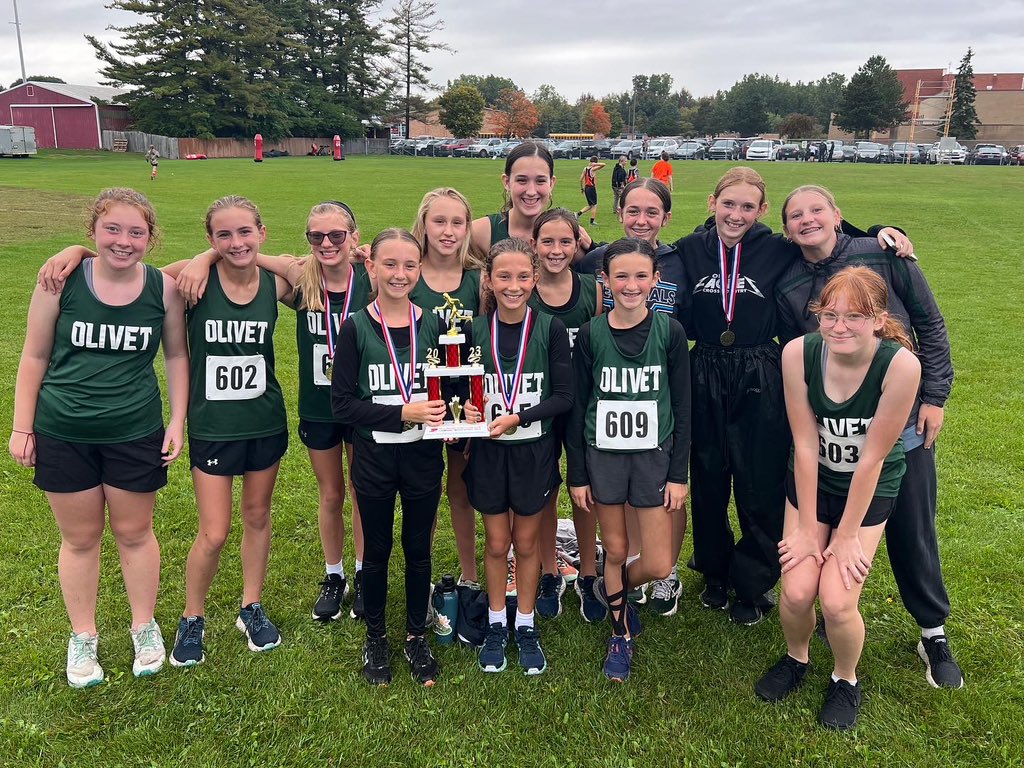 EllisBenjaminP's tweet image. Great night in the rain at the Perry XC Invite. Girls took first place!  Individual medals for Drew Weaver, Bobby Dormer, Logan Smith, Madelynn Patterson, Lily Britton, Anna London, Alyssa Pell and Piper VanStraten. Lots of PRs and great encouragement for teammates. #OCSRocks