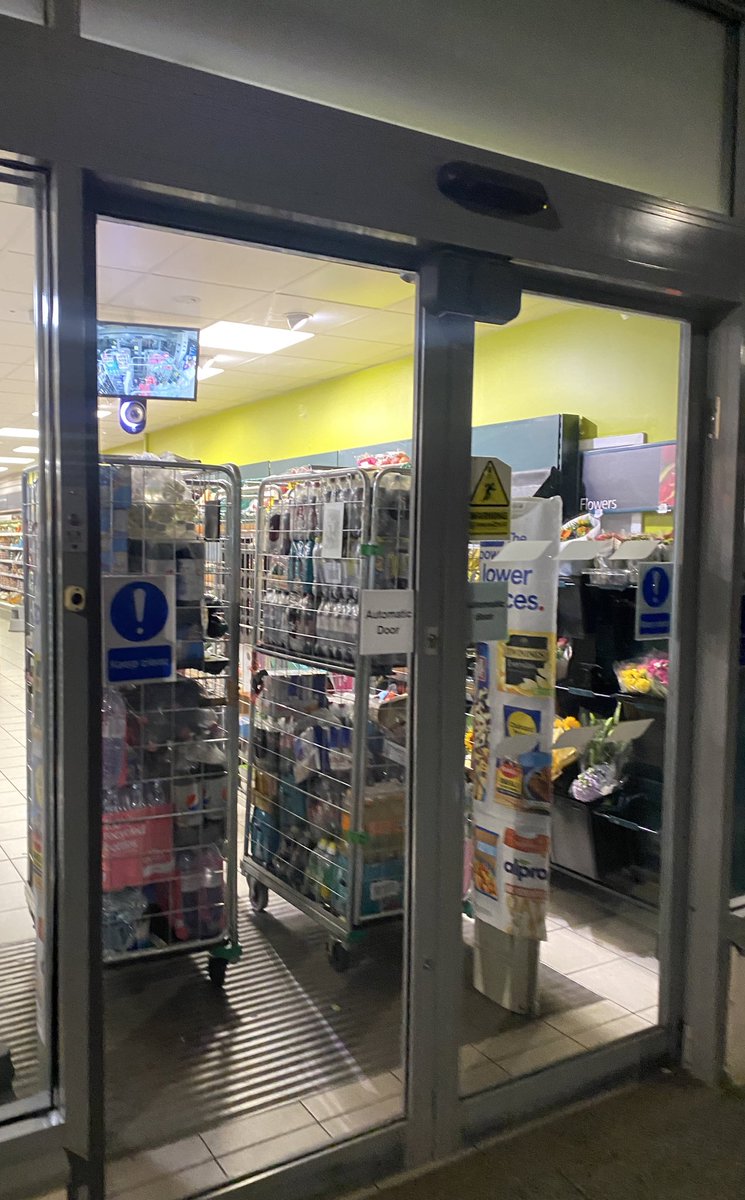 ActorArronBlake's tweet photo. @Tesco why does your Wanstead store keep closing early ? It’s the 2nd time this week… https://t.co/4Dn6vlYiXW