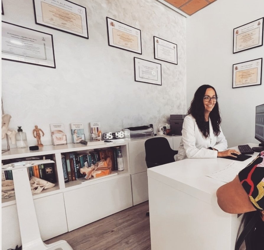 Nuestra nutricionista te enseñará a reevaluar tu alimentación, mejorar tu relación con la comida y a llevar un estilo de vida saludable y activo. Gracias a las entrevistas, mediciones, bioimpedancia, y pesajes  realizaremos un plan de alimentación adaptado a tus necesidades