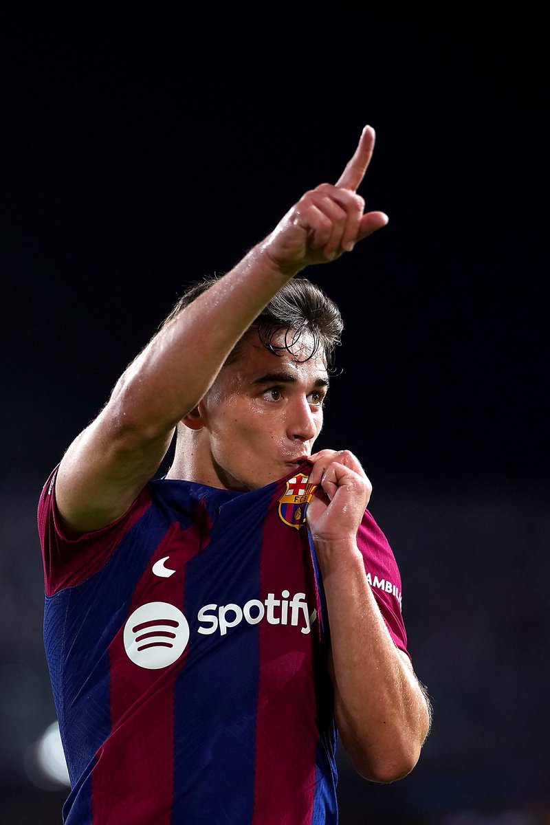 MAGIAFCB's tweet photo. Jamais blessé 
Toujours la quand l'équipe à besoin de lui 
Dépanne à 3 postes différents 
Donne sa vie sur le terrain jusqu'à la fin 
Encourage tout le monde 

C'est lui le vrai leader de cette équipe https://t.co/HEcoWlTYP9
