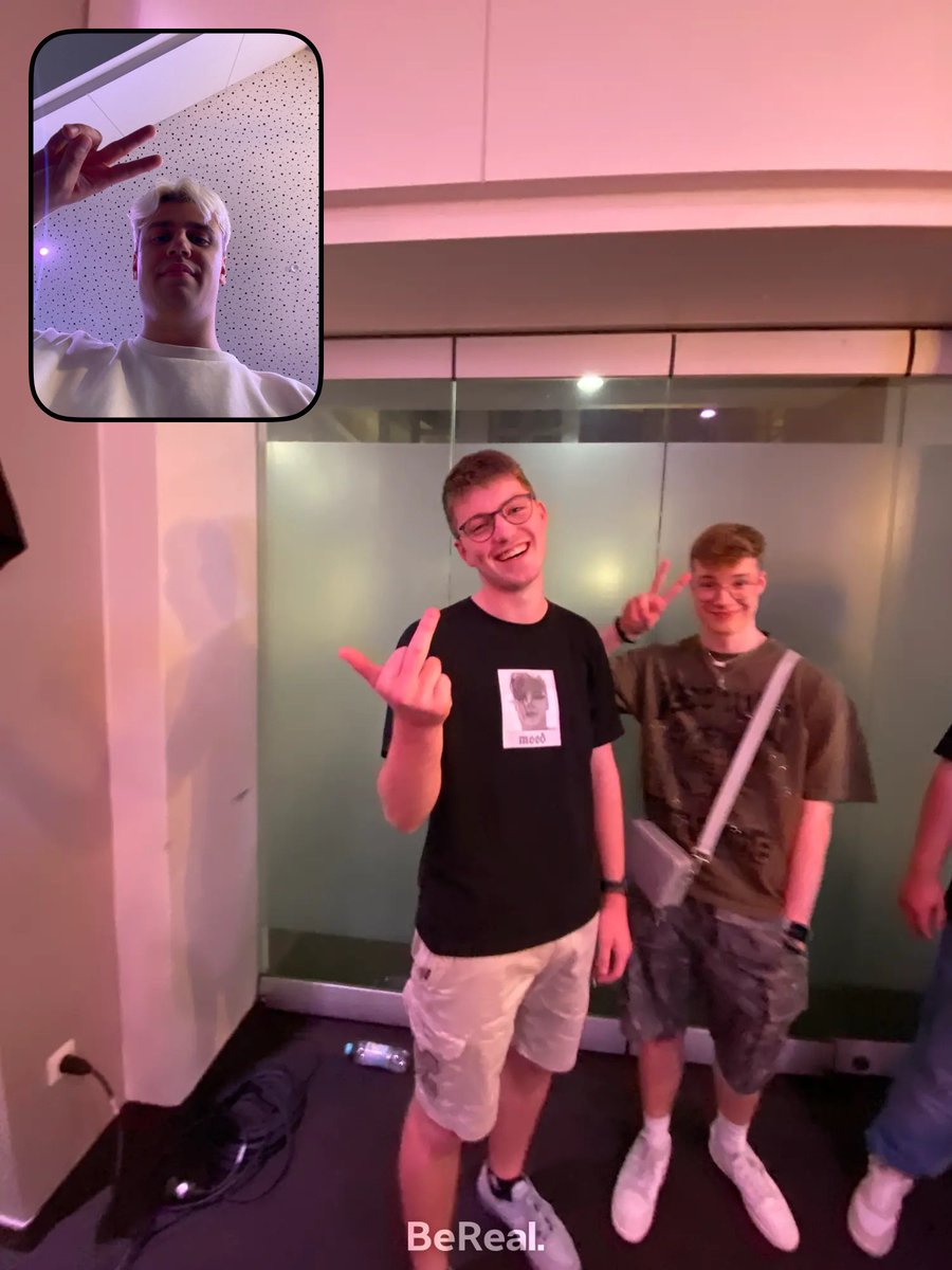j0st_'s tweet photo. Danke 🙏🫶 (mood shirt rizz) https://t.co/nnBD6aaDlC