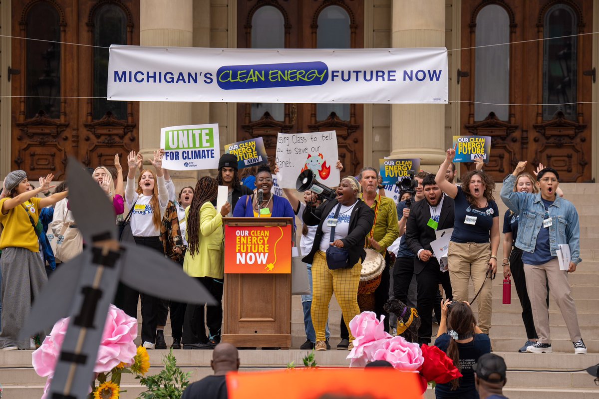 Thank you to all of the incredible activists, advocates, students, legislators, and everyone that came out to the #MICleanEnergyFuture Day of Action! Today, we showed that Michigan is ready to pass a Clean Energy Future Plan. Learn more and get involved at mienergymijobs.com