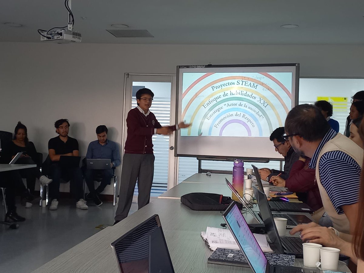 TamaraPaolAH's tweet image. Hoy con la comisión de educación de la Red Distrital de Personeros Estudiantiles.  Participan personeros de Bogotá, la Personería Distrital y la Secretaría de Educación. La participación incidente es central en la construcción de paz #RedesPaz 

@Deidamiapiensa @Educacionbogota