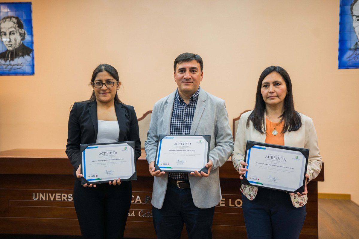utpl's tweet photo. 🎖️Tres carreras de la #UTPL acreditadas internacionalmente. 👏🌎

@Caces_Ec realizó el reconocimiento de la acreditación internacional otorgada por la Agencia Acreditadora de Chile A&C a nuestras carreras de #IngenieríaQuímica, #Alimentos y #BioquímicayFarmacia, pertenecientes a la Facultad de Ciencias Exactas y Naturales.

Esta acreditación tiene una vigencia de 5 años, será válida hasta el 17 de marzo de 2026. 🌎

¡Forma parte de nuestras carreras con respaldo nacional e internacional! 😉🙌

🔗 Más información en 👉 https://t.co/MfegUrx9l7