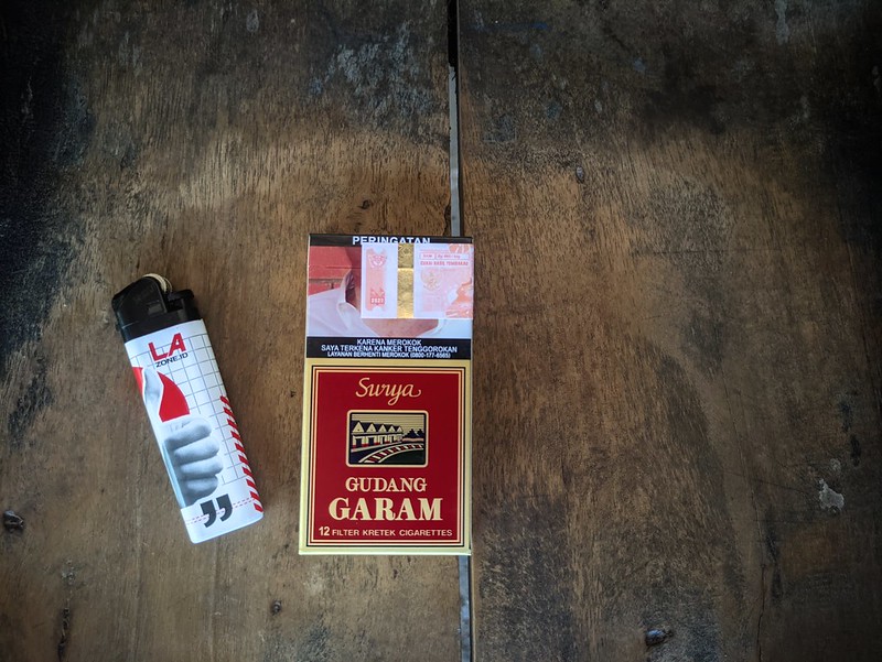 aizat_mahadan's tweet image. Perhatian!
Penafian (Disclaimer):

Buku #Fixi #Gudang tiada kena-mengena dengan keretek Surya Gudang Garam. (Gambar dari laman Flickr). Sekian. Harap maklong. 😌