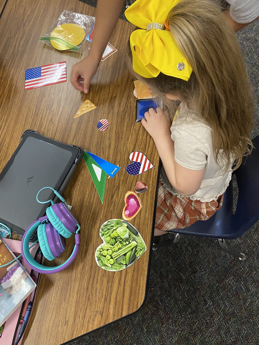Our kinder science teachers are SO great.  Thank you for challenging our kindred Ms. Walker. <a href="/MuellerKISD/">Mueller Elementary</a> <a href="/Muellerlibrary1/">MuellerStarsLibrary</a> <a href="/KleinISDscience/">Klein ISD Science</a> <a href="/KISD_PL/">Klein ISD Personalized Learning Department</a>