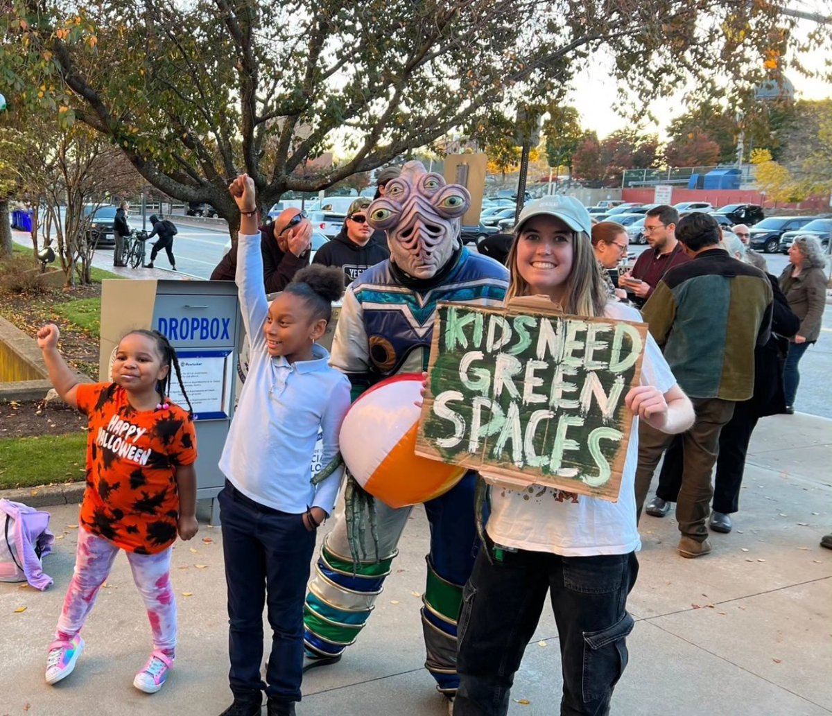 JenStewartRI's tweet photo. These are the arguments we have been making on behalf of Morley Field in the Woodlawn neighborhood in #Pawtucket. Yet the City continues its plan to pave the last large green space in a working class, majority people pf color community
#SaveMorleyField
#ParksNotParkingLots https://t.co/ARzlOyN8c5