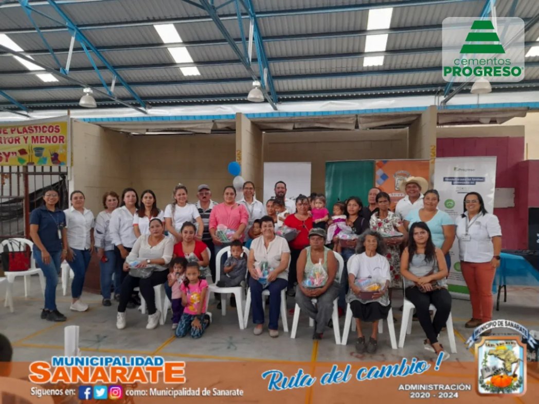 Muni_Sanarate's tweet photo. La administración municipal 2020-2024 en coordinación con Cementos Progreso y Fundación Carlos F. Novela, llevó a cabo el cierre del proyecto Piso S3, en la colonia Sonoro, se benefició a 17 familias, sustituyendo piso de tierra por torta de cemento.

#Sanarate #RutaDelCambio https://t.co/9P1Socmmvy
